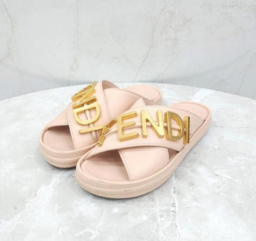 FENDI グラフィ メタルロゴ スライド サンダル 8X8289 140197212 [P]