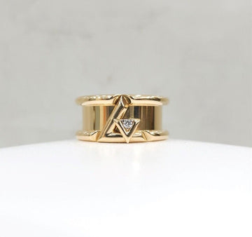 Louis Vuitton 18k Diamond LV Bolt Band Ring 18K Yellow Gold Q9O58A 150947004 [P]