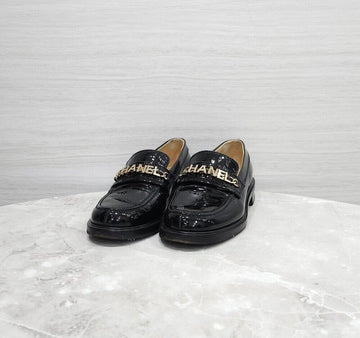 CHANEL Schwarze lackierte Kettenlofer G37430 156809473 [P]