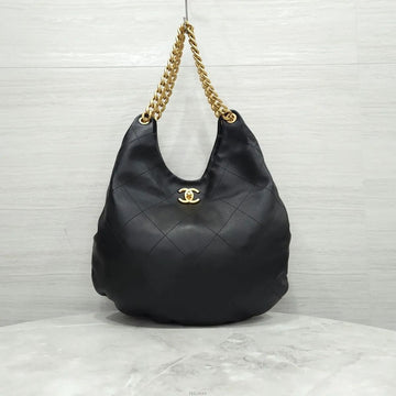 CHANEL 26C クルーズ レザー マキシ ホーボーバッグ ブラック 158232825 [P]