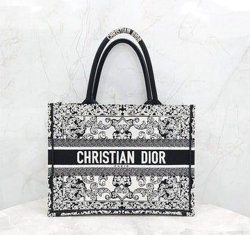 Dior Book Tote White Black Bandana Medium M1296ZMGA 149311431 [P]