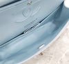 CHANEL Klassische Mittelgröße Flap Bag Lichtblau Mit SilberMemo-Chip 140197227 [P]