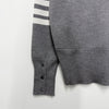 THOM BROWNE Schräge 4-Streifen Milano-Stich Wollcardigan Hellgrau (MKC160A 00014 055) 139893090 [P]