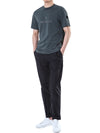 MONCLER Reflective Logo Patch T-Shirt mit Seitenbündchen in Mattschwarz (Khaki) 8C00060 829H8 105390085 [P]
