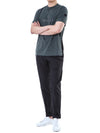 MONCLER Reflective Logo Patch T-Shirt mit Seitenbündchen in Mattschwarz (Khaki) 8C00060 829H8 105390085 [P]