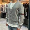 THOM BROWNE Milano Stitch Arm Band Cardigan mit Streifen (MKC310A Y3007 055) 123467198 [P]