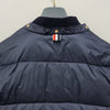 THOM BROWNE Diagonal Armband 4-Streifen Matte Nylon Gans Daunen Bomberjacke Marineblau (MJD061X 05411 415) 142765455 [P]