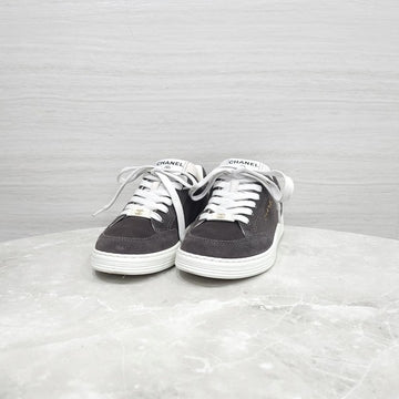 CHANEL Sneaker aus Wildleder mit Logo 35,5 9330 163157254 [P]